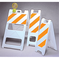 Barricades, Repliable, 25" lo x 45" h, Orange/Blanc SEK538 | Pronet Distribution